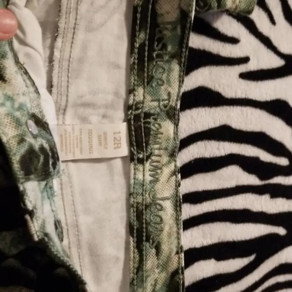 Justice premium girls green and black rose‎ jeggings size 12